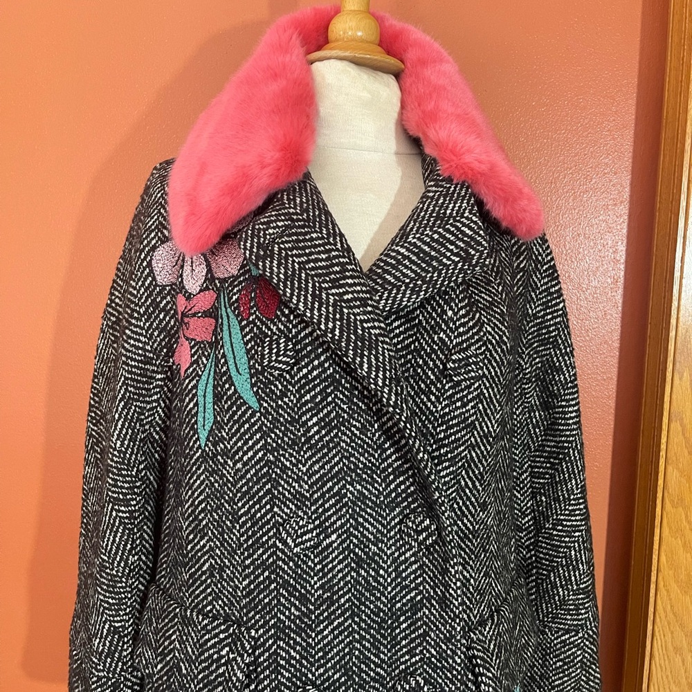 Women's Herringbone Coat with Pink Collar